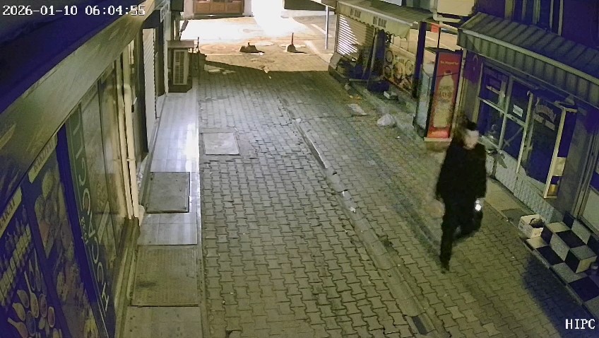 Edirne’de şüpheli rahat tavırlarıyla 3 iş yerini soydu
