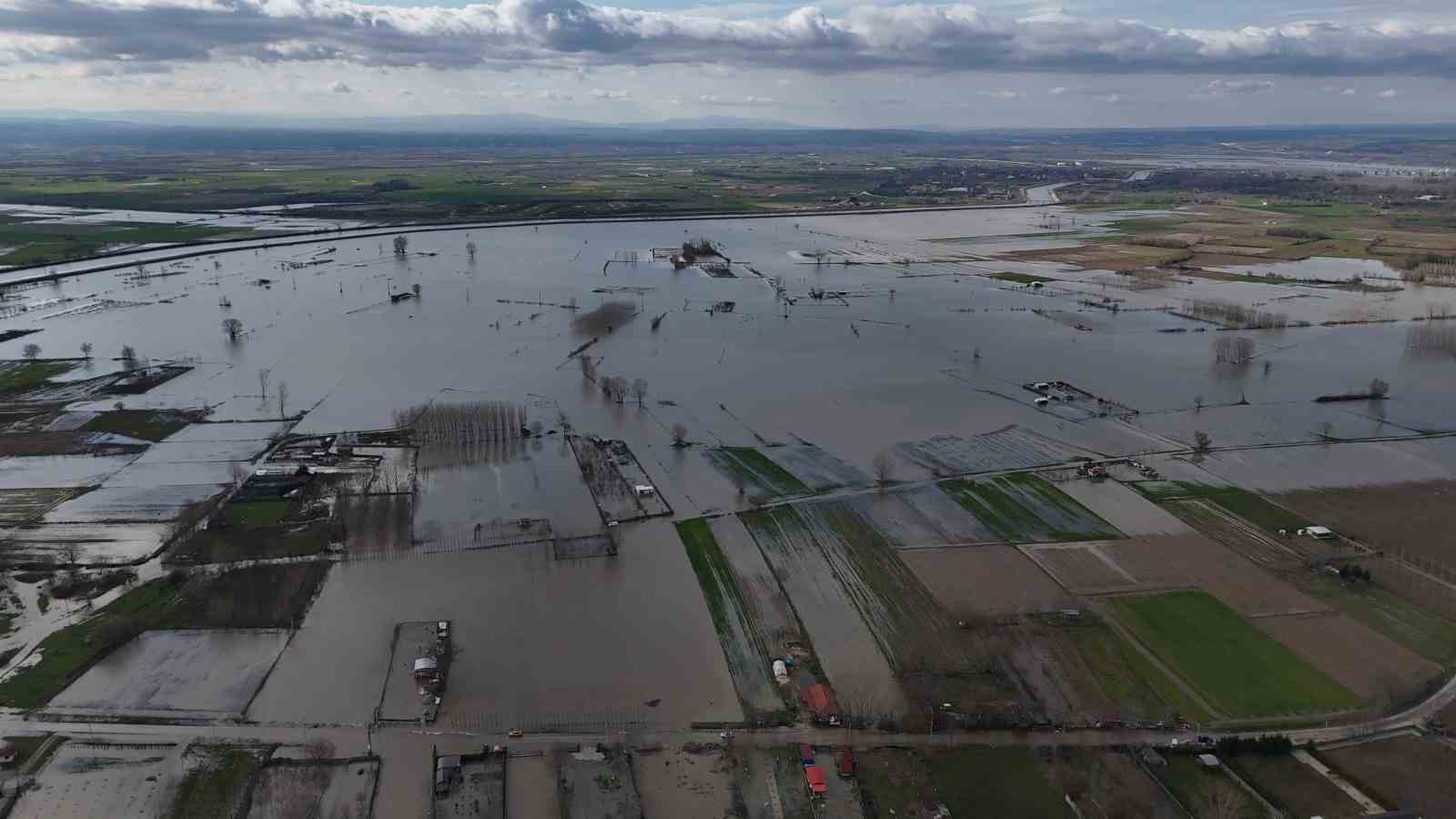 Edirne’de tarım arazileri ve yerleşim yerleri sular altında kaldı
