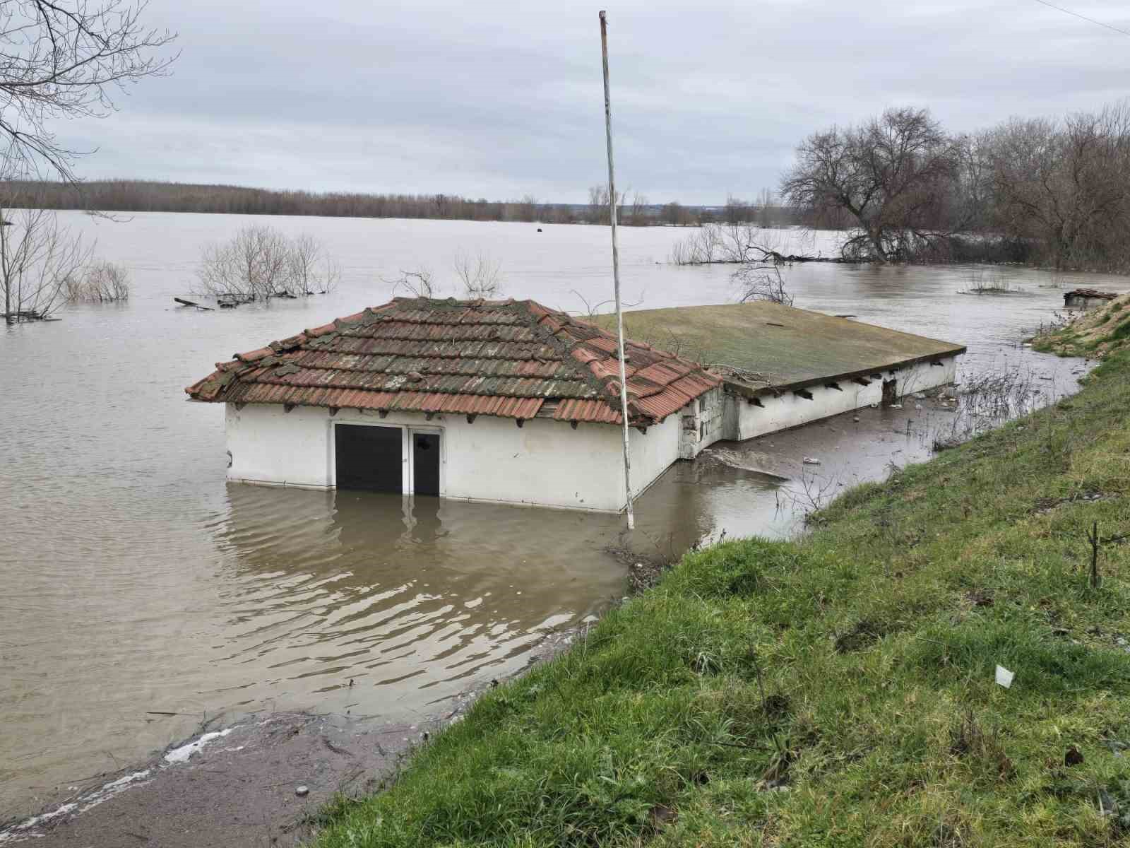 Edirne’de taşkın riski merkezde azaldı, yayılım Subaşı ve köylere kaydı
