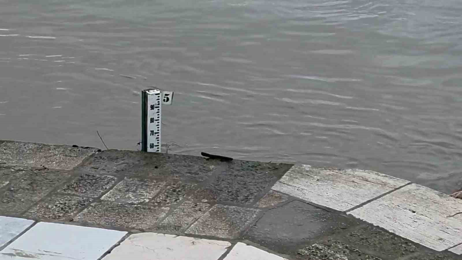 Edirne’de taşkın sonrası hasar gün yüzüne çıktı: Su seviyesi 60 santimetre düştü
