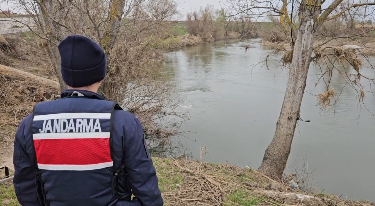 Edirne’de taşkında nehre düşen otomobil 1 ay sonra bulundu

