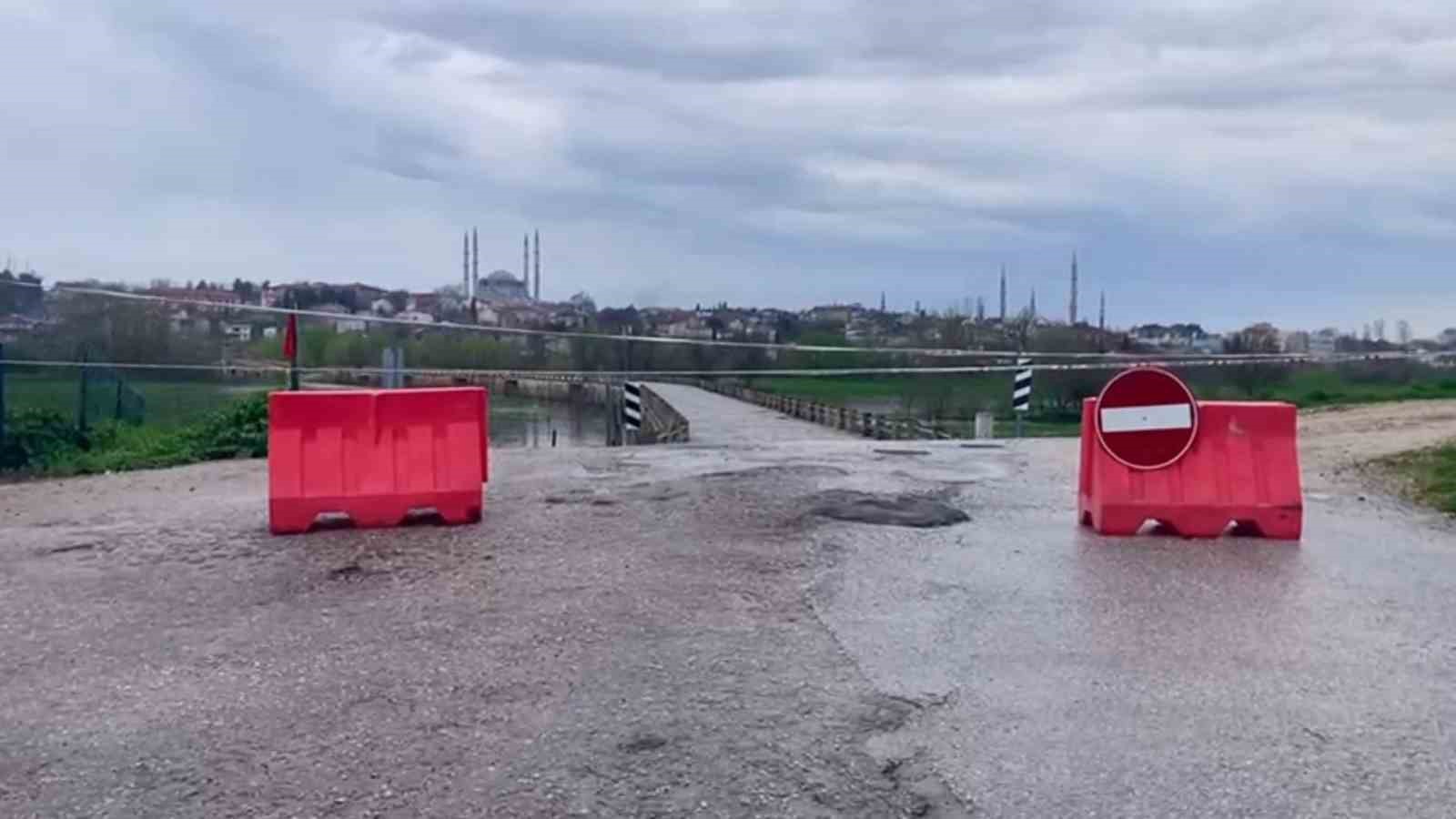 Edirne’de Tunca Nehri taştı: Saraçhane Köprüsü trafiğe kapandı
