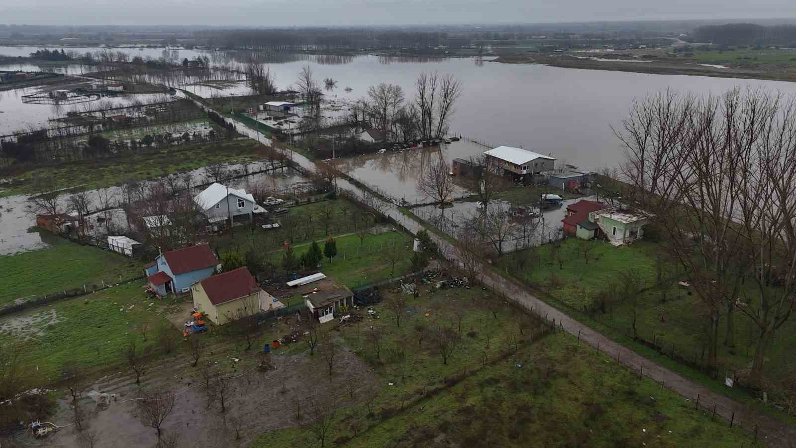 Edirne’de "turuncu alarm" seviyesindeki Meriç Nehri’nde su debisi düşmeye başladı

