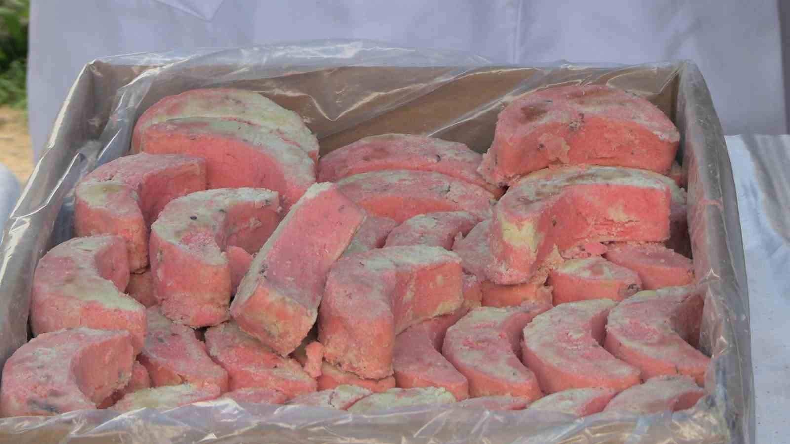 Edirne’de vatandaşlara 22 kilo Kakava kurabiyesi ikram edildi
