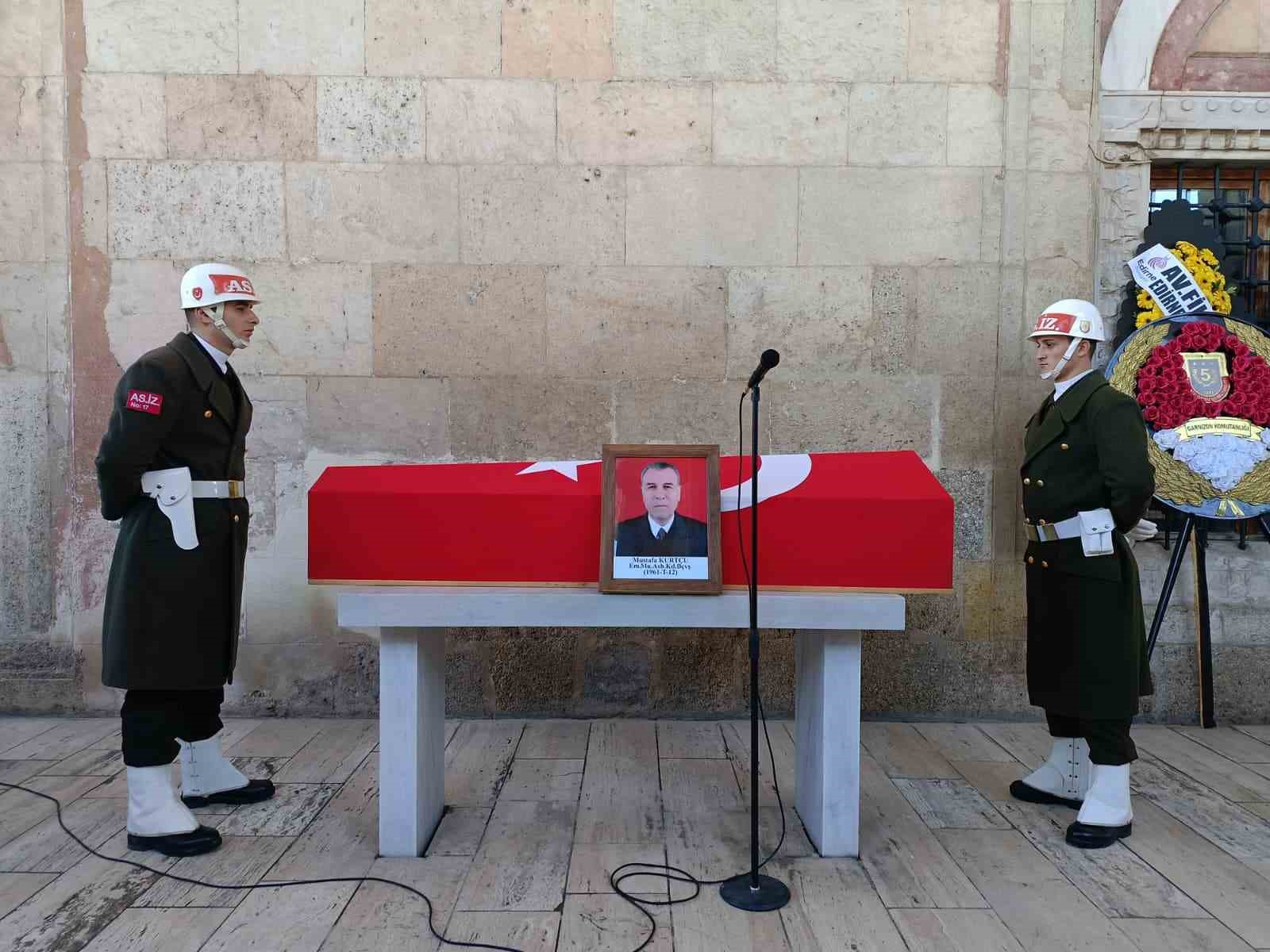 Edirne’de vefat eden emekli astsubay askeri törenle son yolculuğuna uğurlandı
