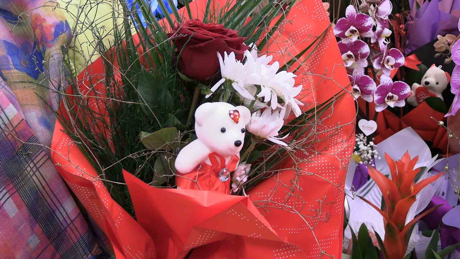 Edirne’deki çiçekçilerde sevgililer günü yoğunluğu
