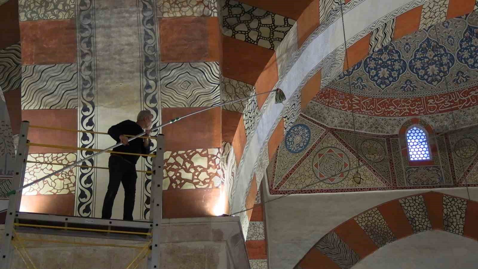 Edirne’deki selatin camiler Ramazan’da gül kokacak
