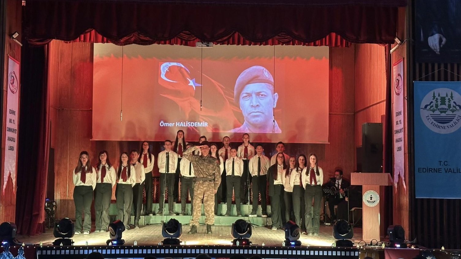 Edirneli öğrencilerin 18 Mart gösterileri duygulandırdı
