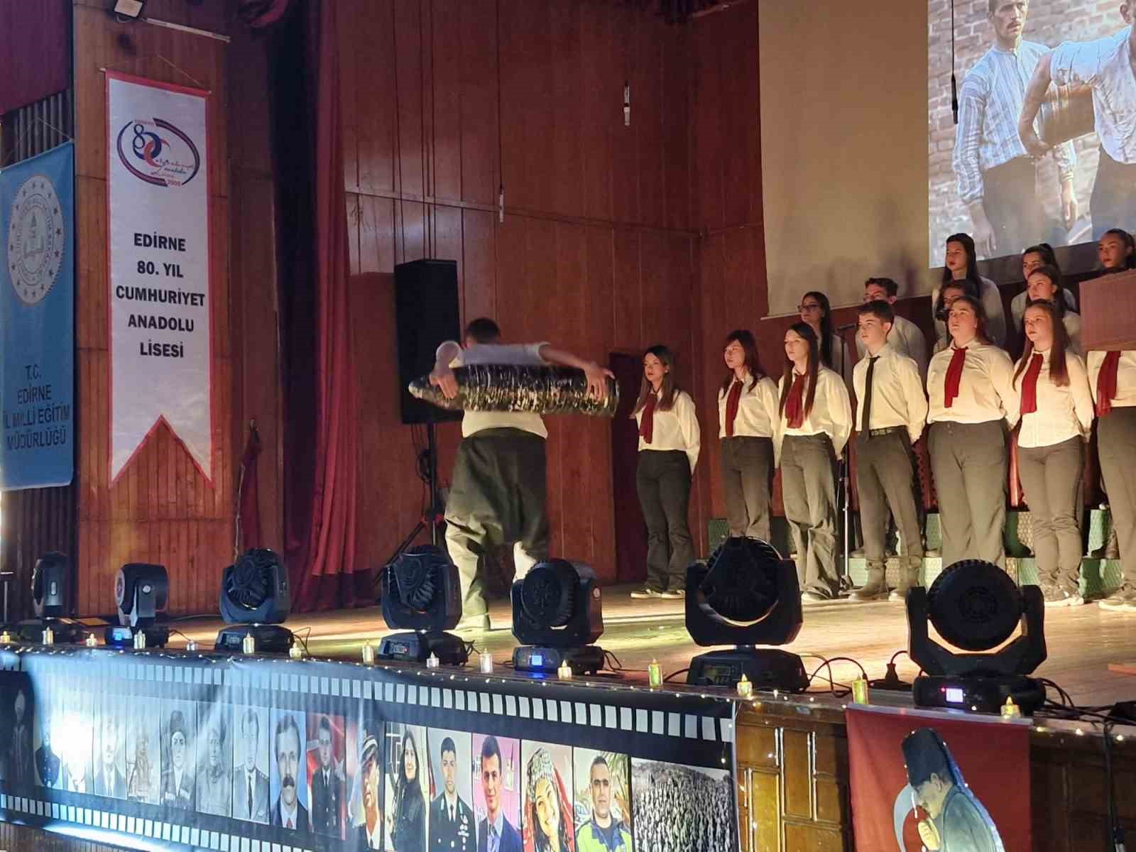 Edirneli öğrencilerin 18 Mart gösterileri duygulandırdı
