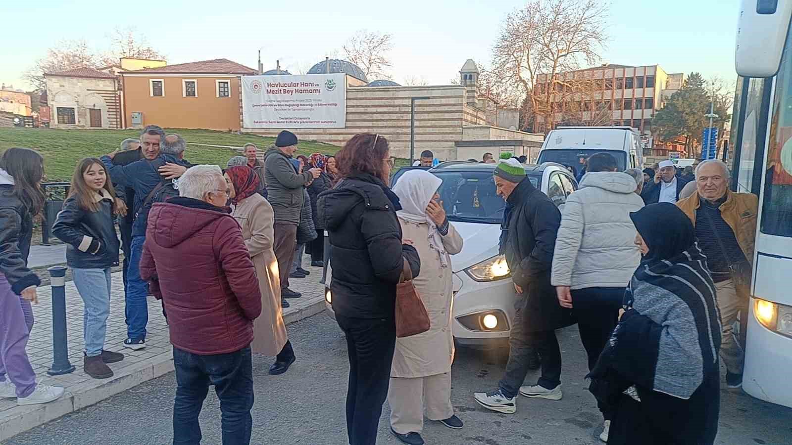Edirneli umreciler Selimiye Meydanı’nda karşılandı
