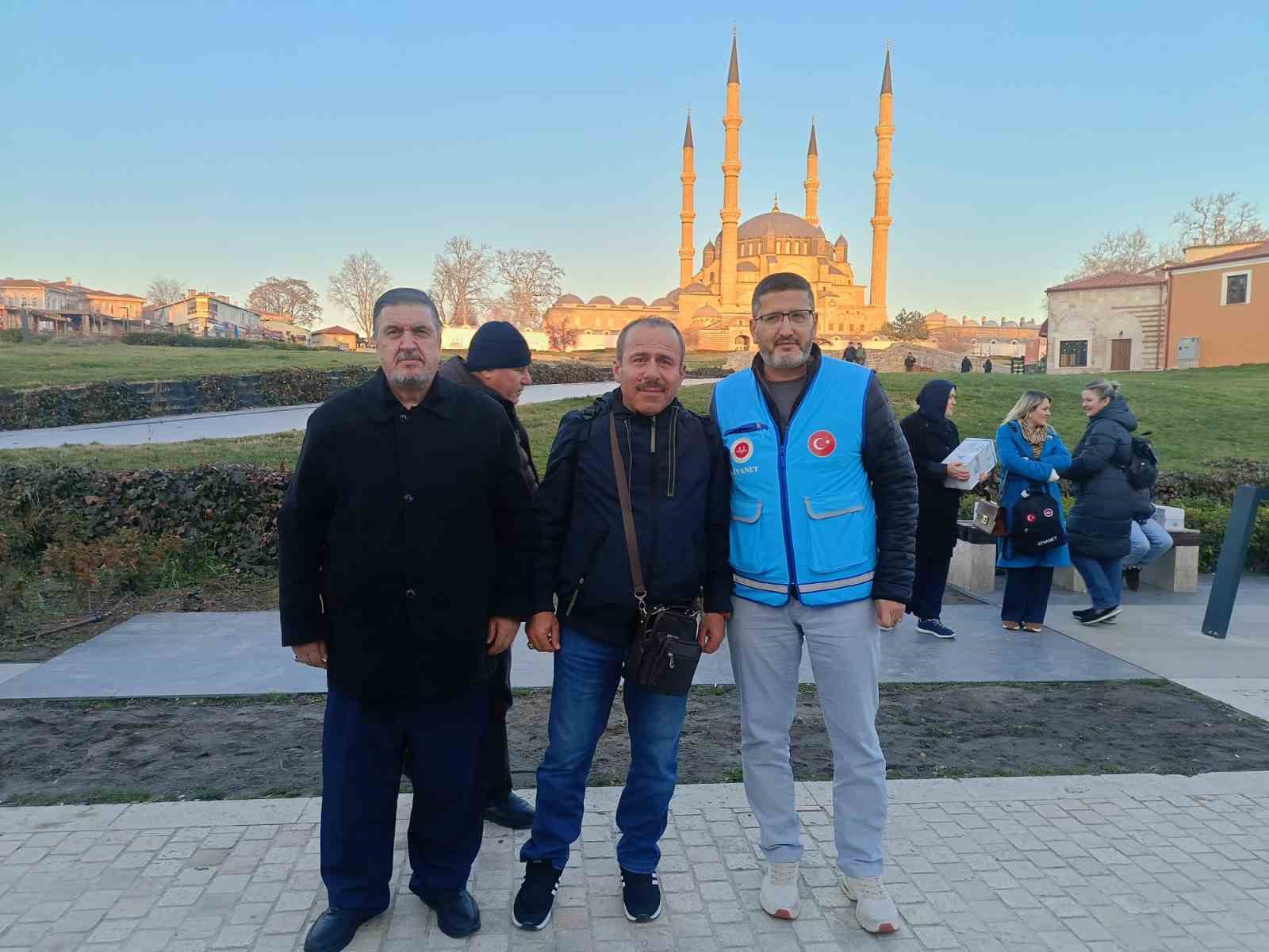 Edirneli umreciler Selimiye Meydanı’nda karşılandı
