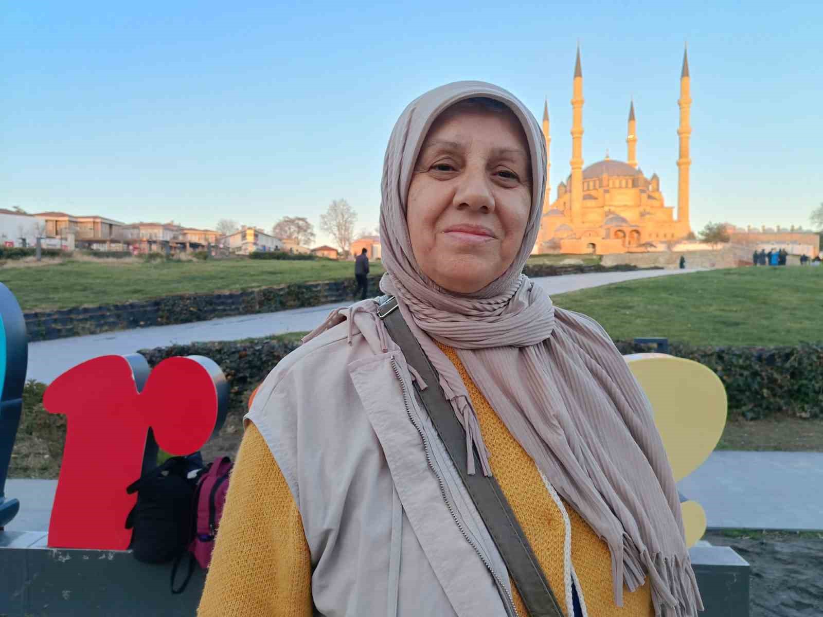 Edirneli umreciler Selimiye Meydanı’nda karşılandı
