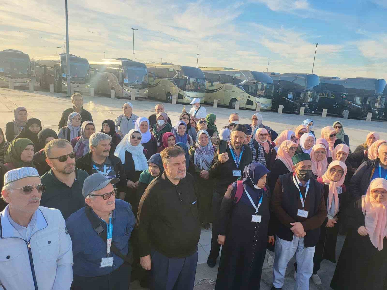 Edirneli umreciler Selimiye Meydanı’nda karşılandı
