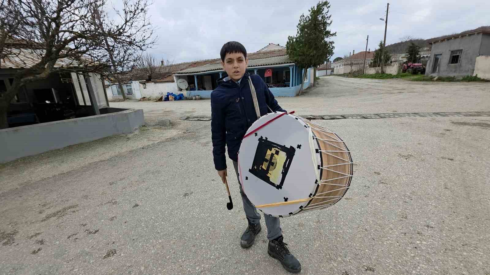 Edirne’nin en küçük Ramazan davulcusu 400 haneyi sahura kaldırıyor
