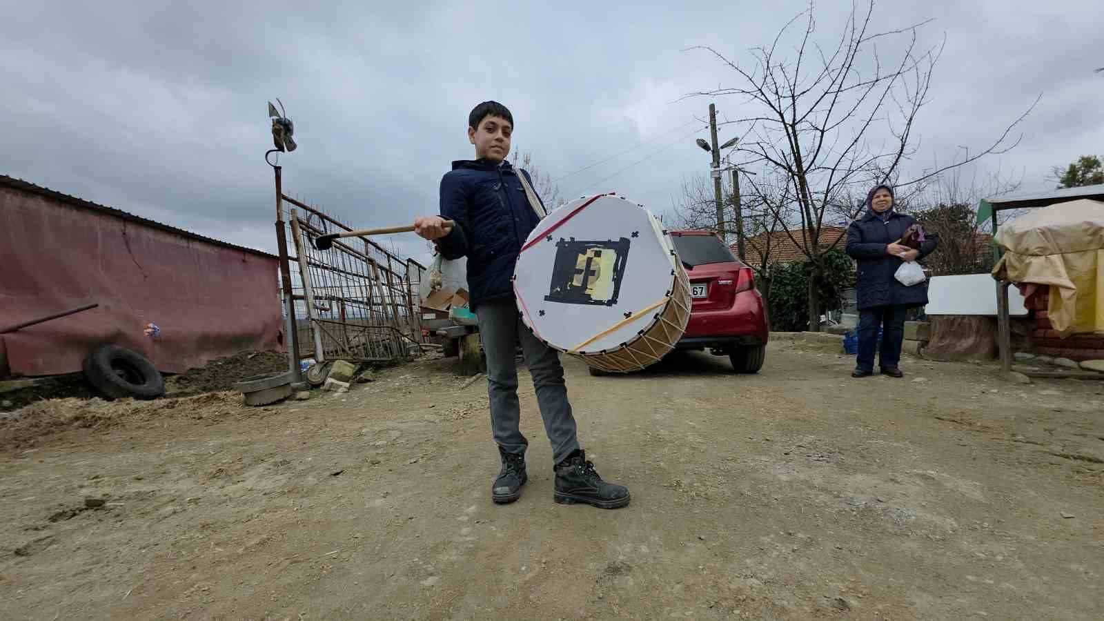 Edirne’nin en küçük Ramazan davulcusu 400 haneyi sahura kaldırıyor
