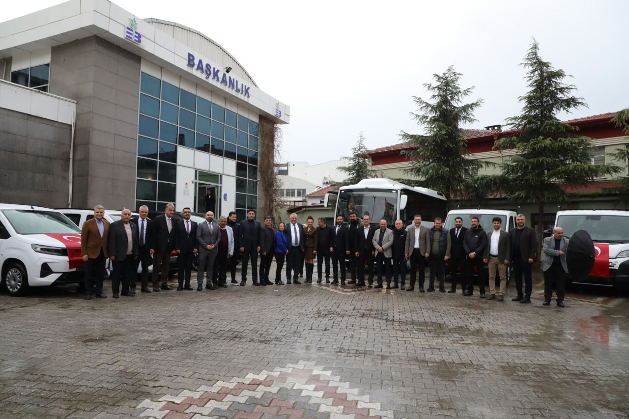 Edremit Belediyesi 8 yeni aracı hizmete sundu
