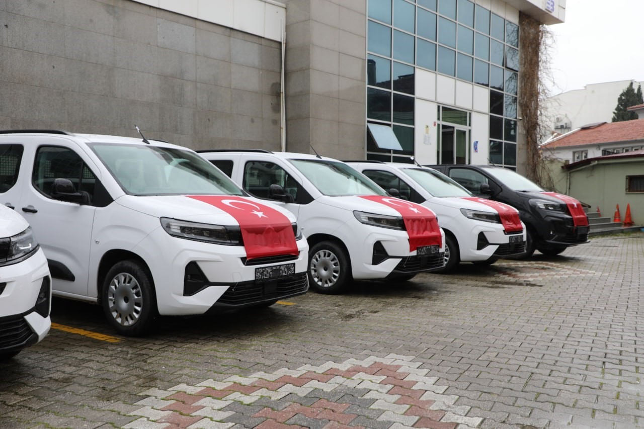 Edremit Belediyesi 8 yeni aracı hizmete sundu
