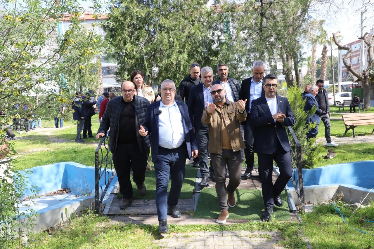 Edremit Belediyesi’den Narlı’dan Bostancı’ya saha mesaisi
