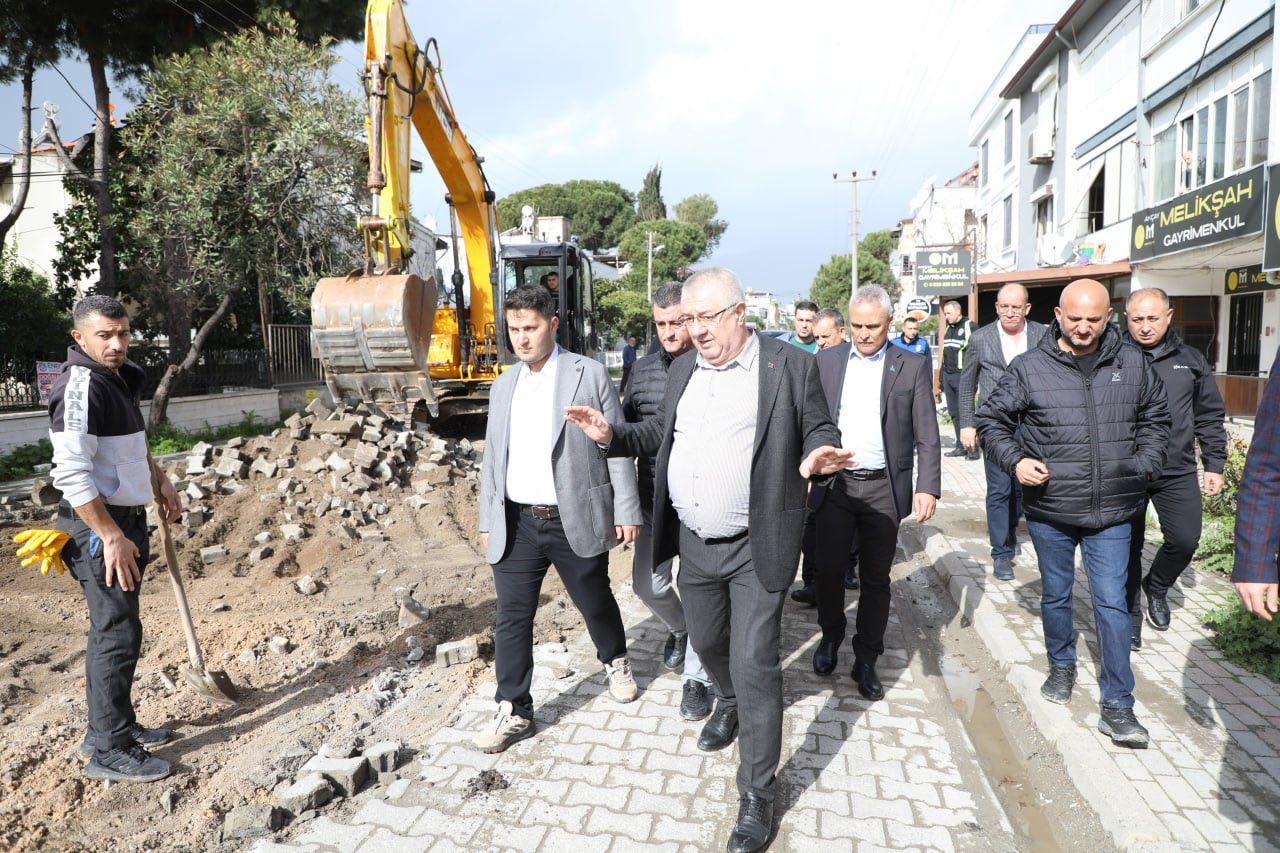 Edremit Belediyesi’nden İkizçay Mahallesi’nde yoğun yol mesaisi
