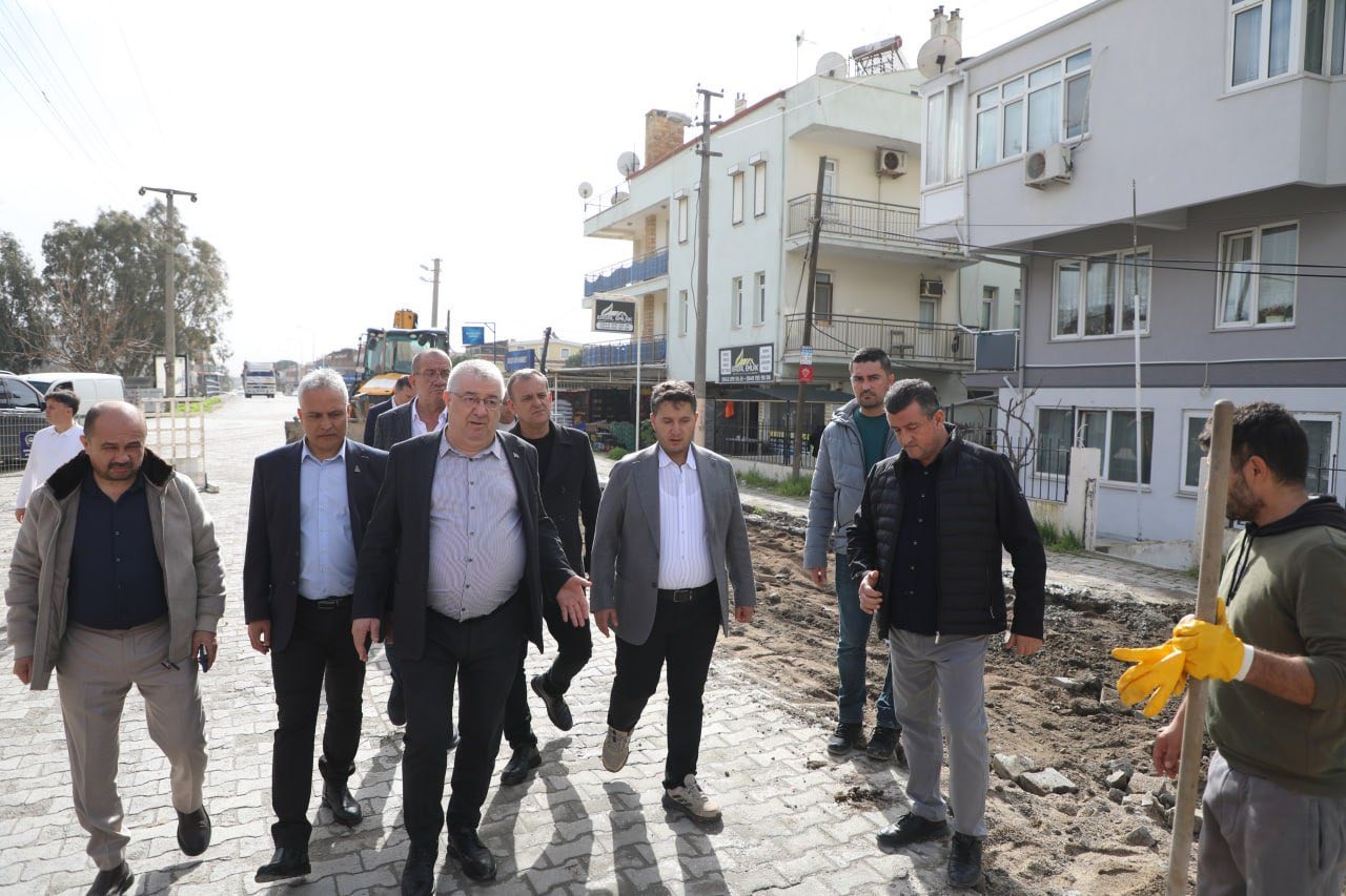 Edremit Belediyesi’nden İkizçay Mahallesi’nde yoğun yol mesaisi
