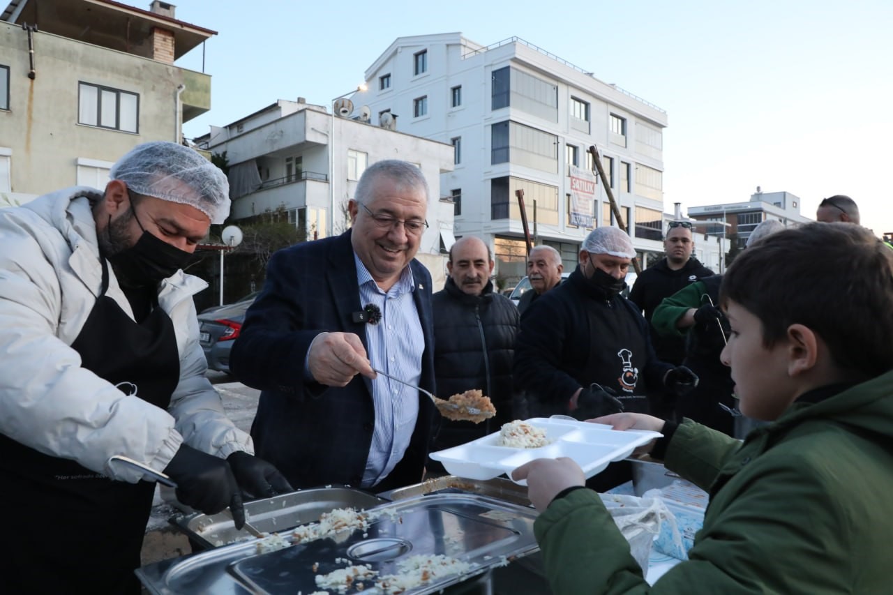 Edremit iftar sofralarında buluşuyor

