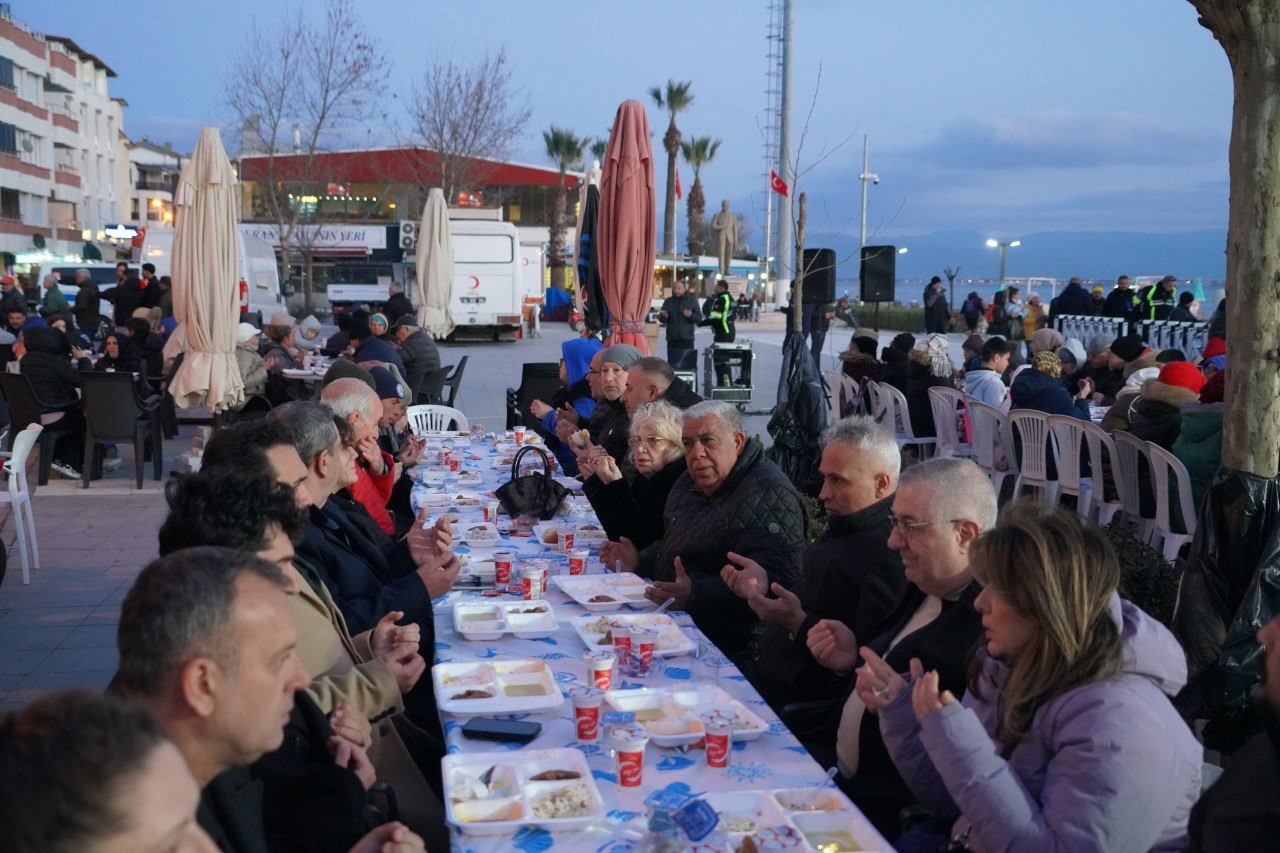 Edremit iftar sofralarında buluşuyor
