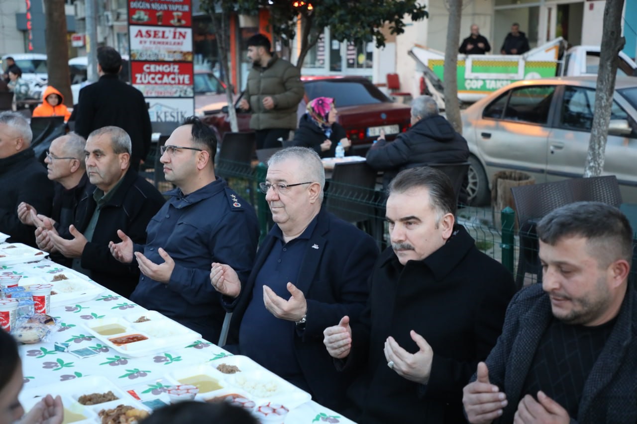 Edremit iftar sofralarında buluşuyor
