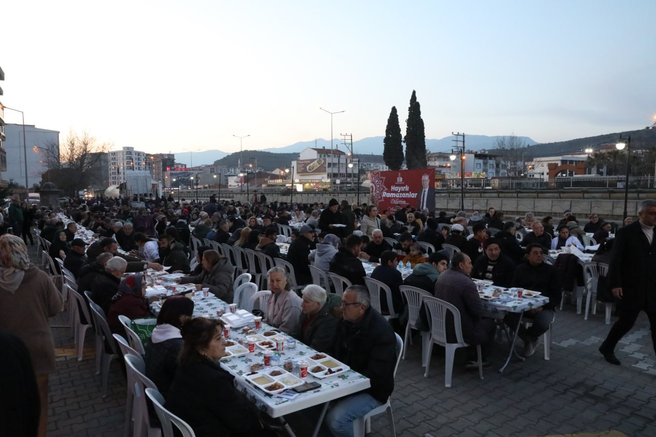 Edremit iftar sofralarında buluşuyor
