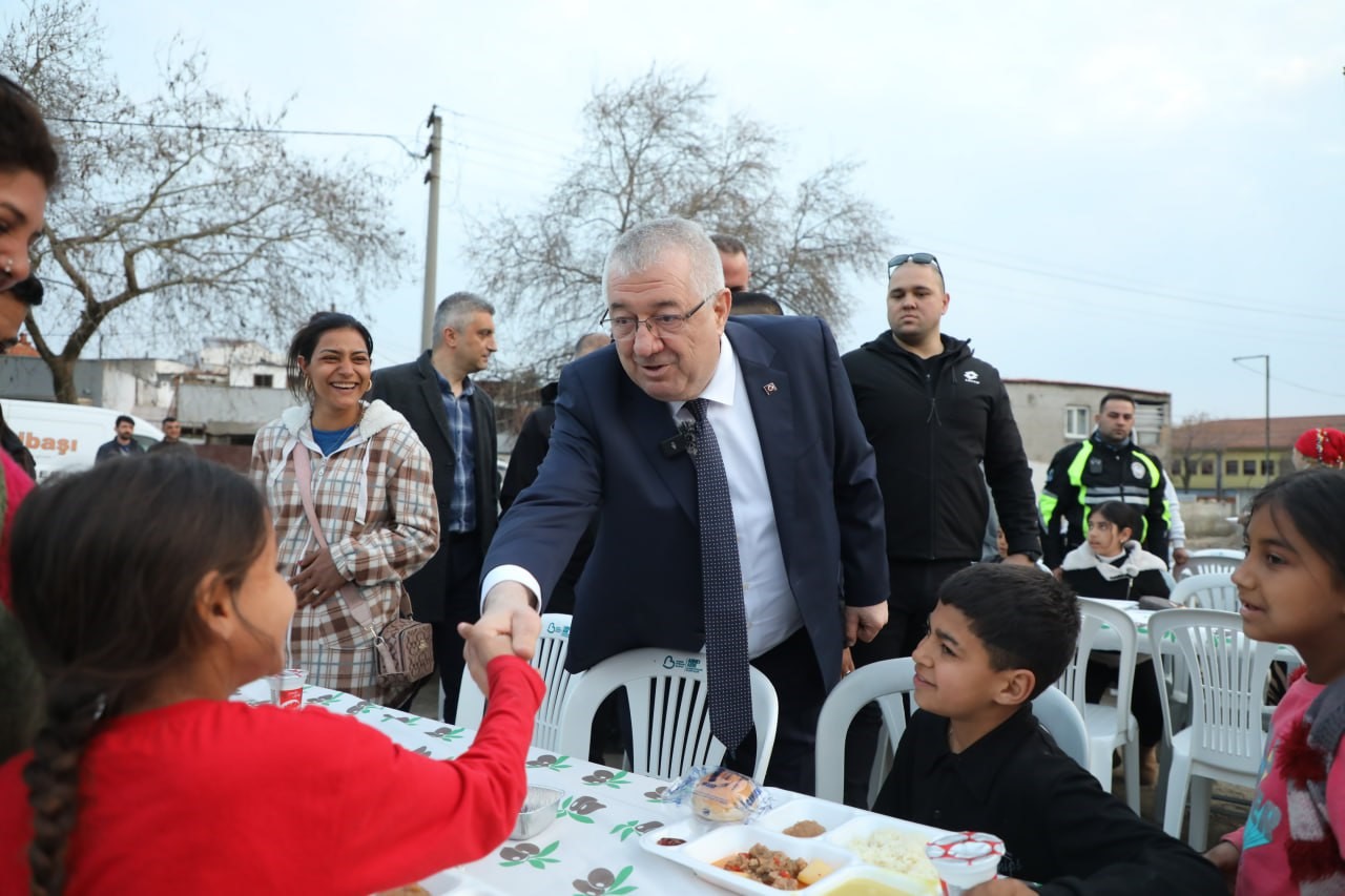 Edremit iftar sofralarında buluşuyor
