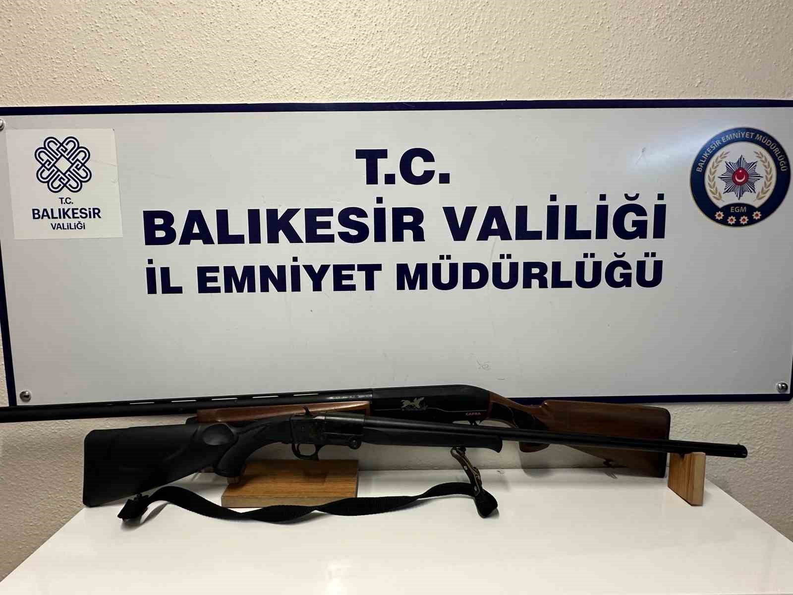 Edremit polisi yılbaşında kuş uçurtmadı
