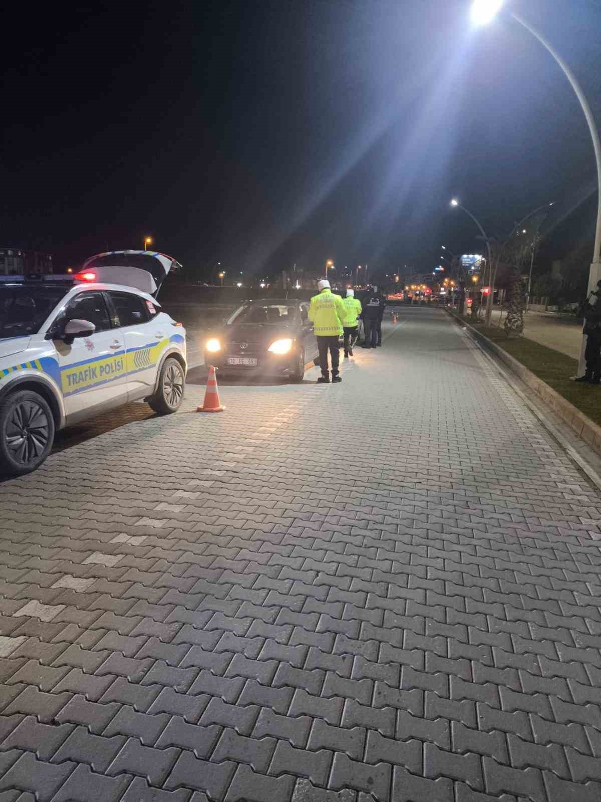 Edremit polisi yılbaşında kuş uçurtmadı
