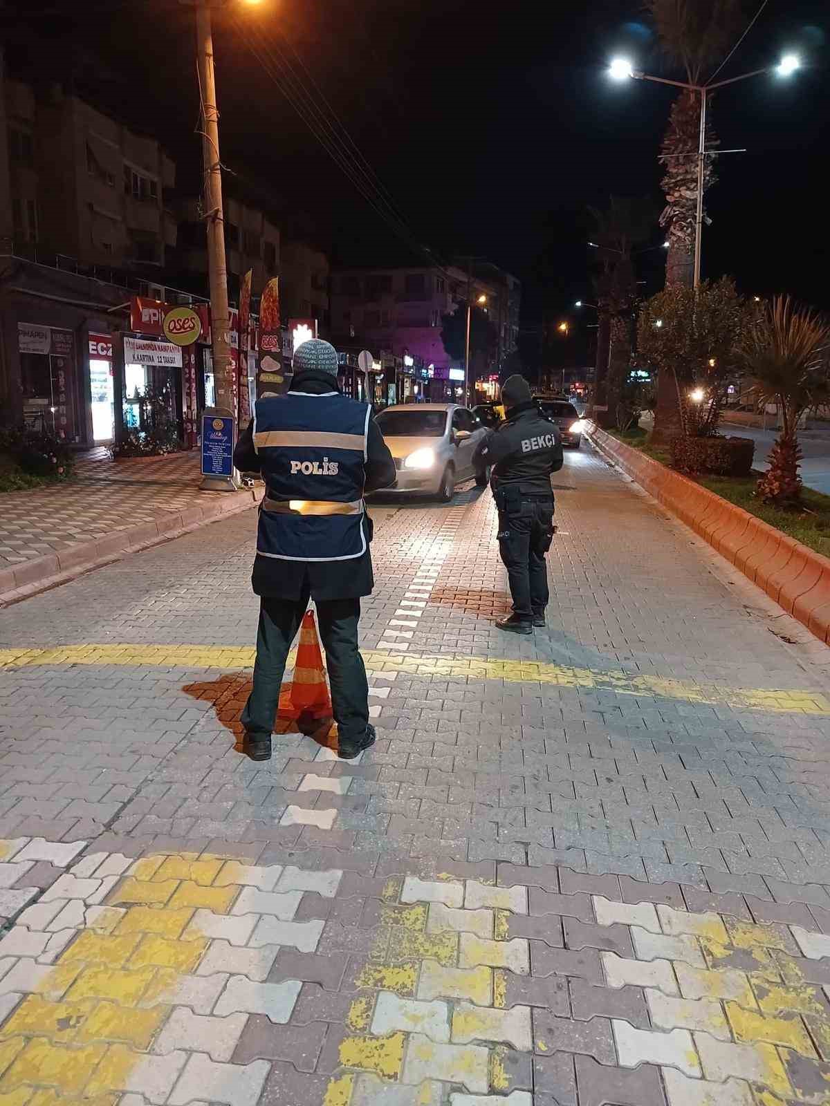 Edremit polisi yılbaşında kuş uçurtmadı
