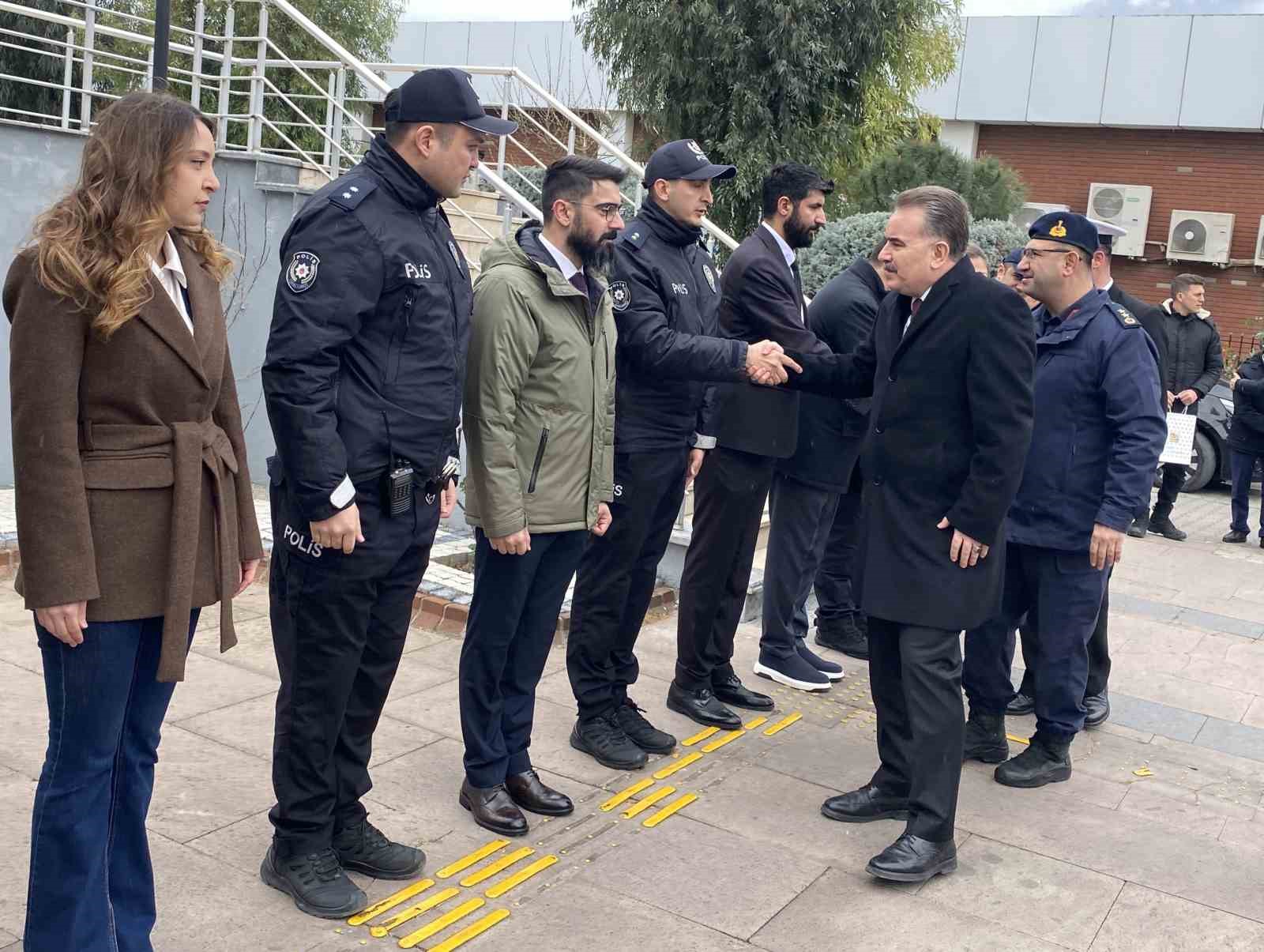 Edremit protokolü bayramlaşmada buluştu
