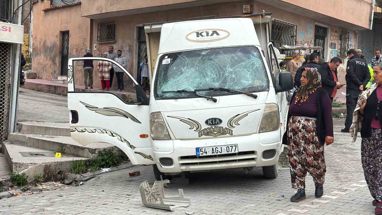 Edremit’te alacak verecek kavgası kanlı bitti: 2 yaralı
