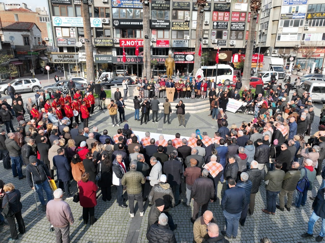 Edremit’te "Geleneksel Zeytin Hasat Sonu Meci Şenliği" coşkuyla başladı
