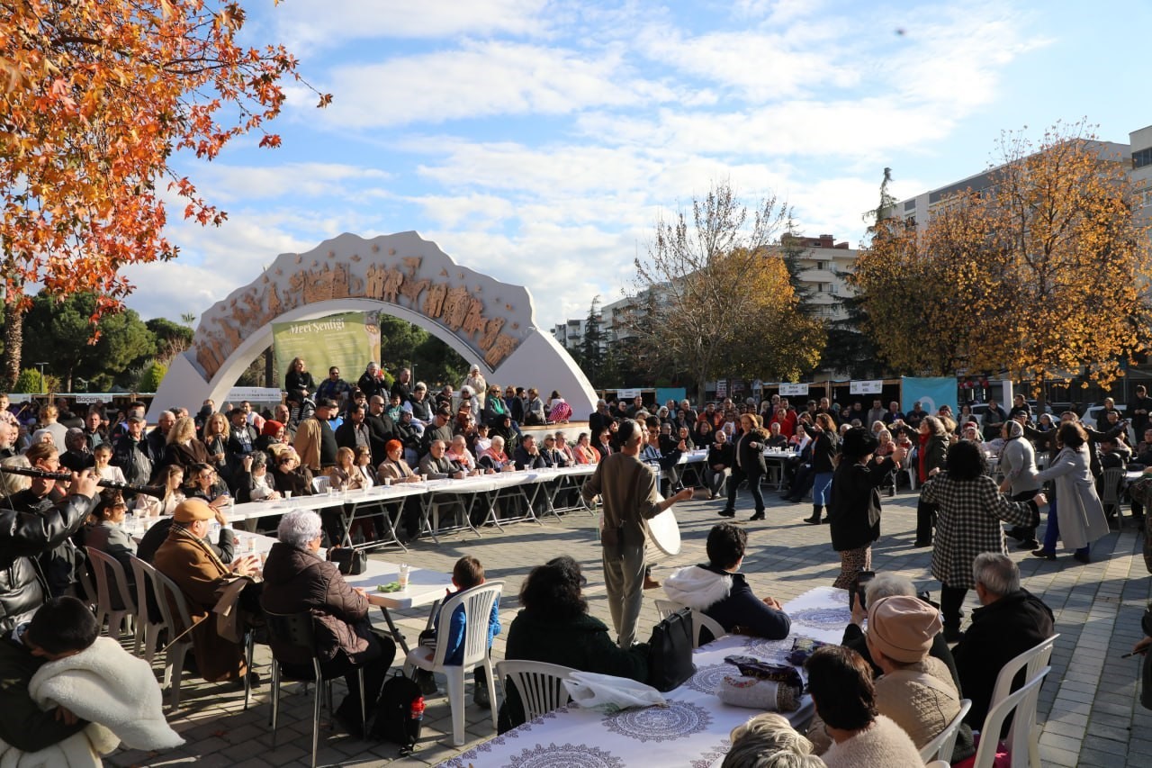 Edremit’te "Geleneksel Zeytin Hasat Sonu Meci Şenliği" coşkuyla başladı
