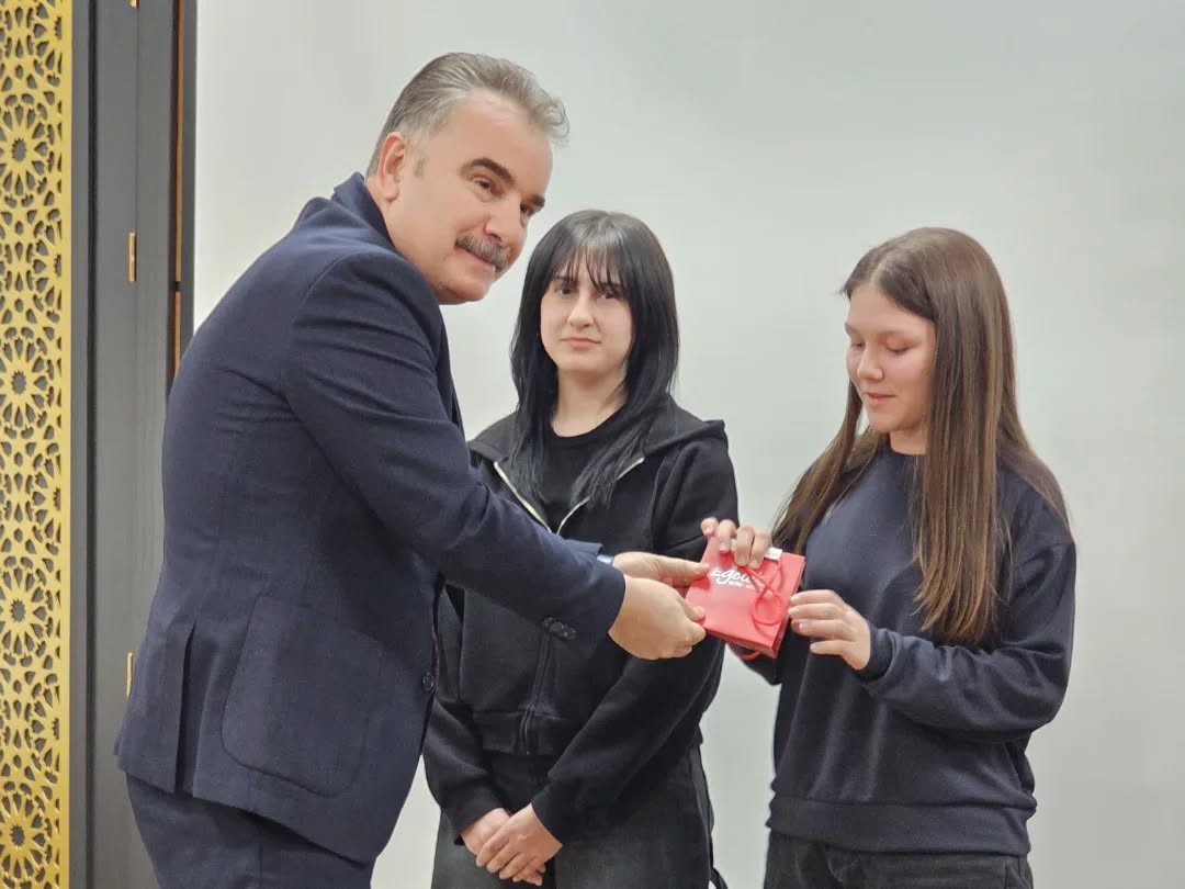 Edremit’te "Hat ve Tezhip Sanatı" yarışması ödül töreni gerçekleşti
