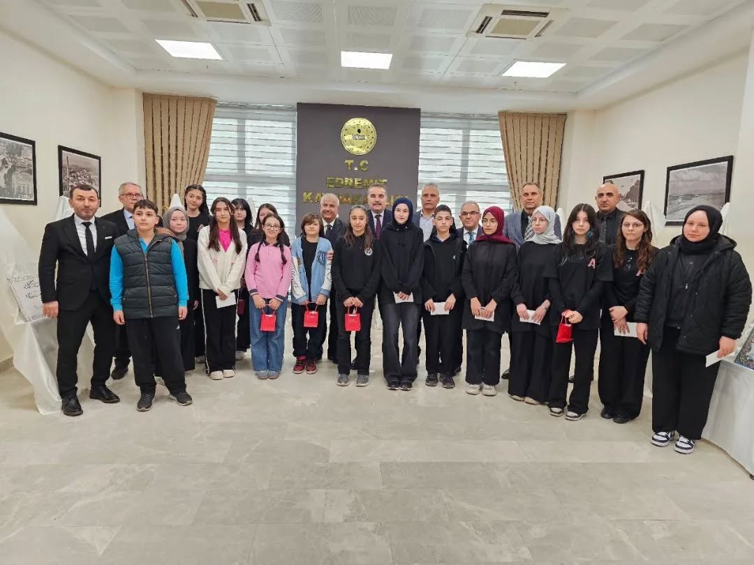 Edremit’te "Hat ve Tezhip Sanatı" yarışması ödül töreni gerçekleşti
