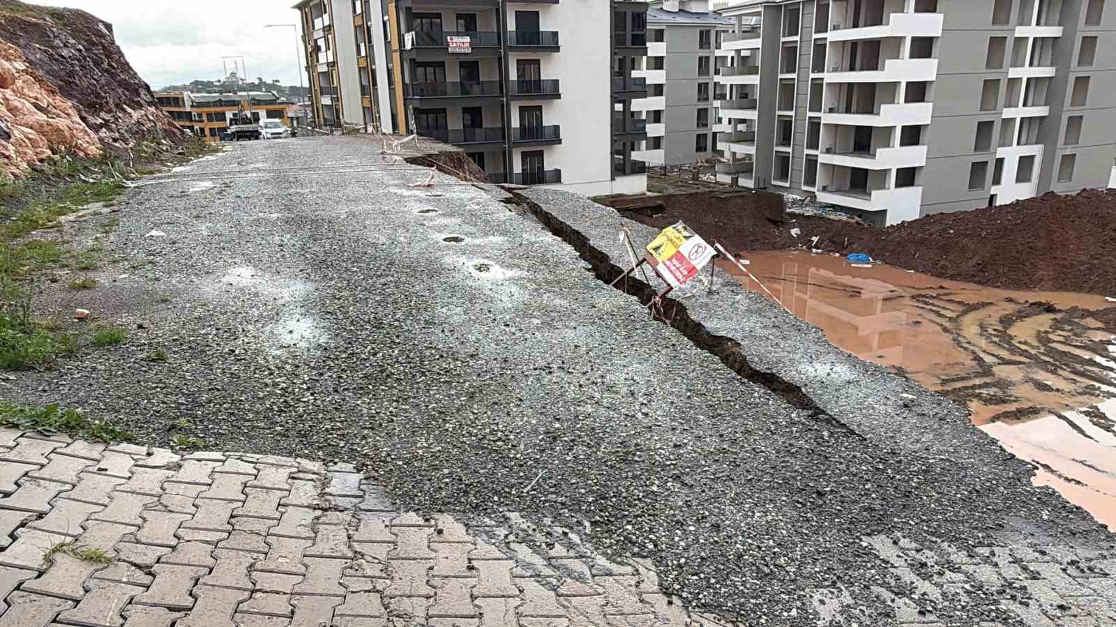 Edremit’te inşaat alanında toprak kayması
