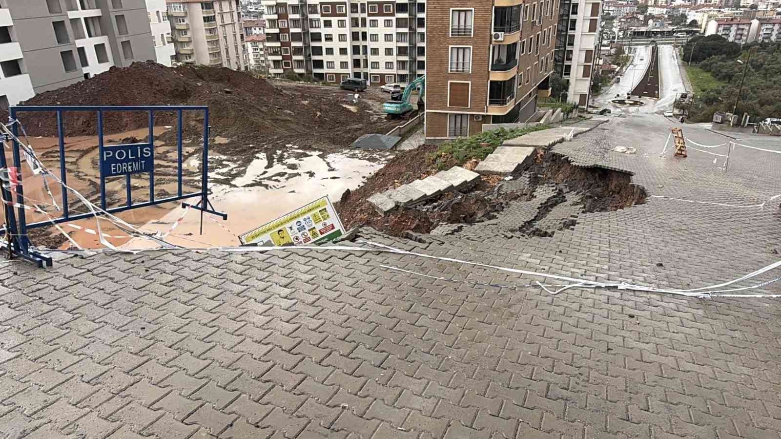 Edremit’te inşaat alanında toprak kayması
