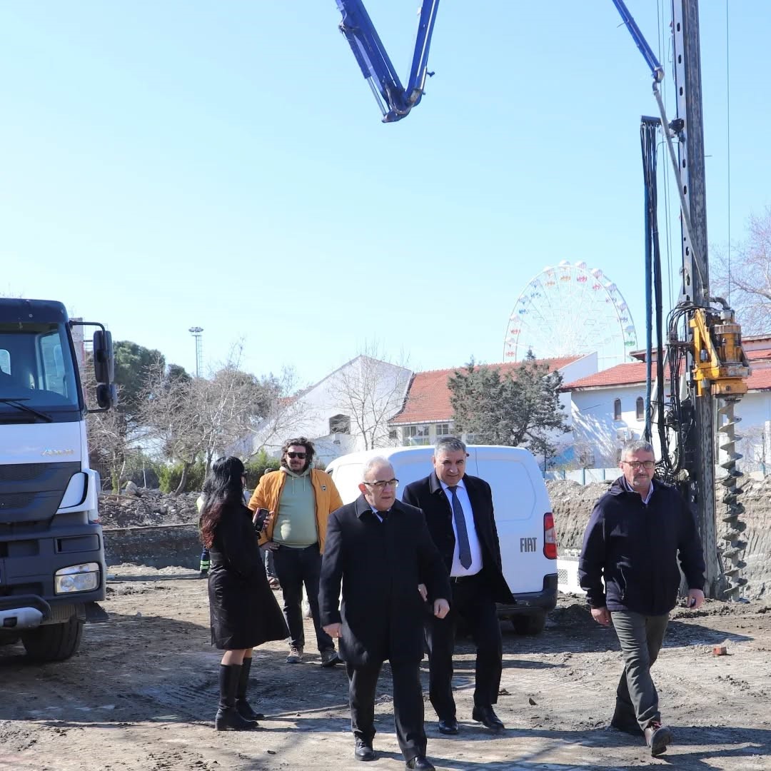 Edremit’te yapımı süren okul inşaatında inceleme
