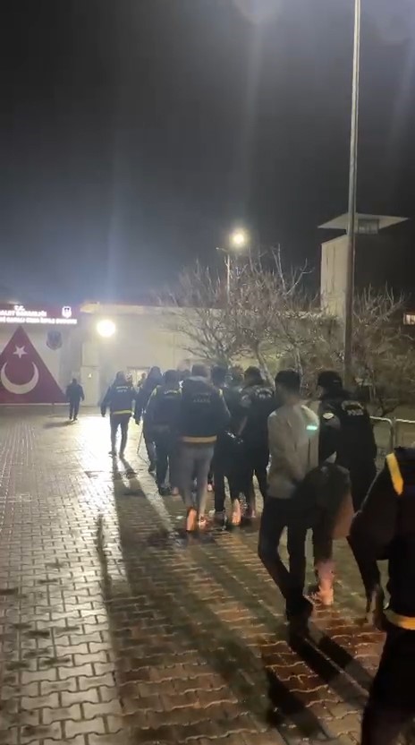 Edremit’teki silahlı saldırıyla ilgili 6 şüpheli tutuklandı
