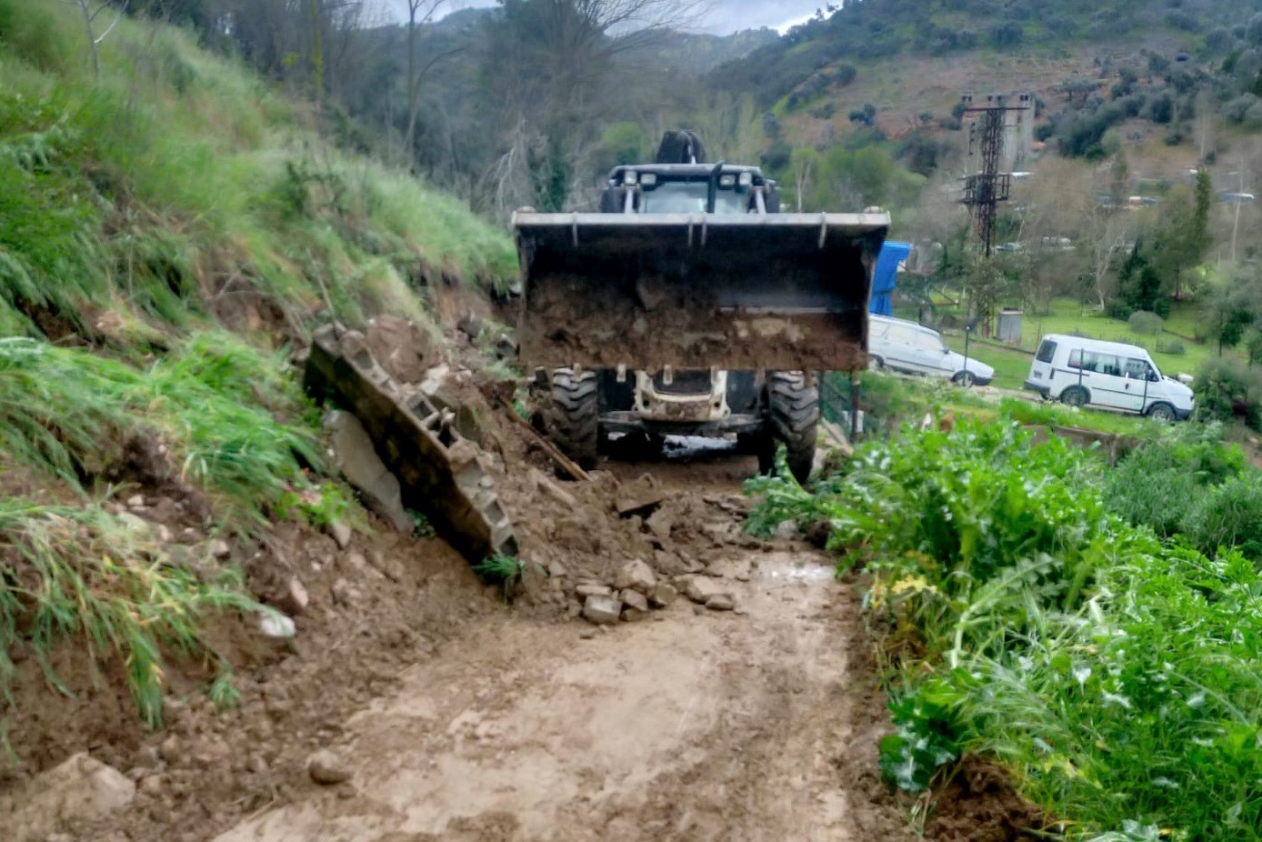Efeler Belediyesi ekiplerinden ’ulaşım’ seferberliği
