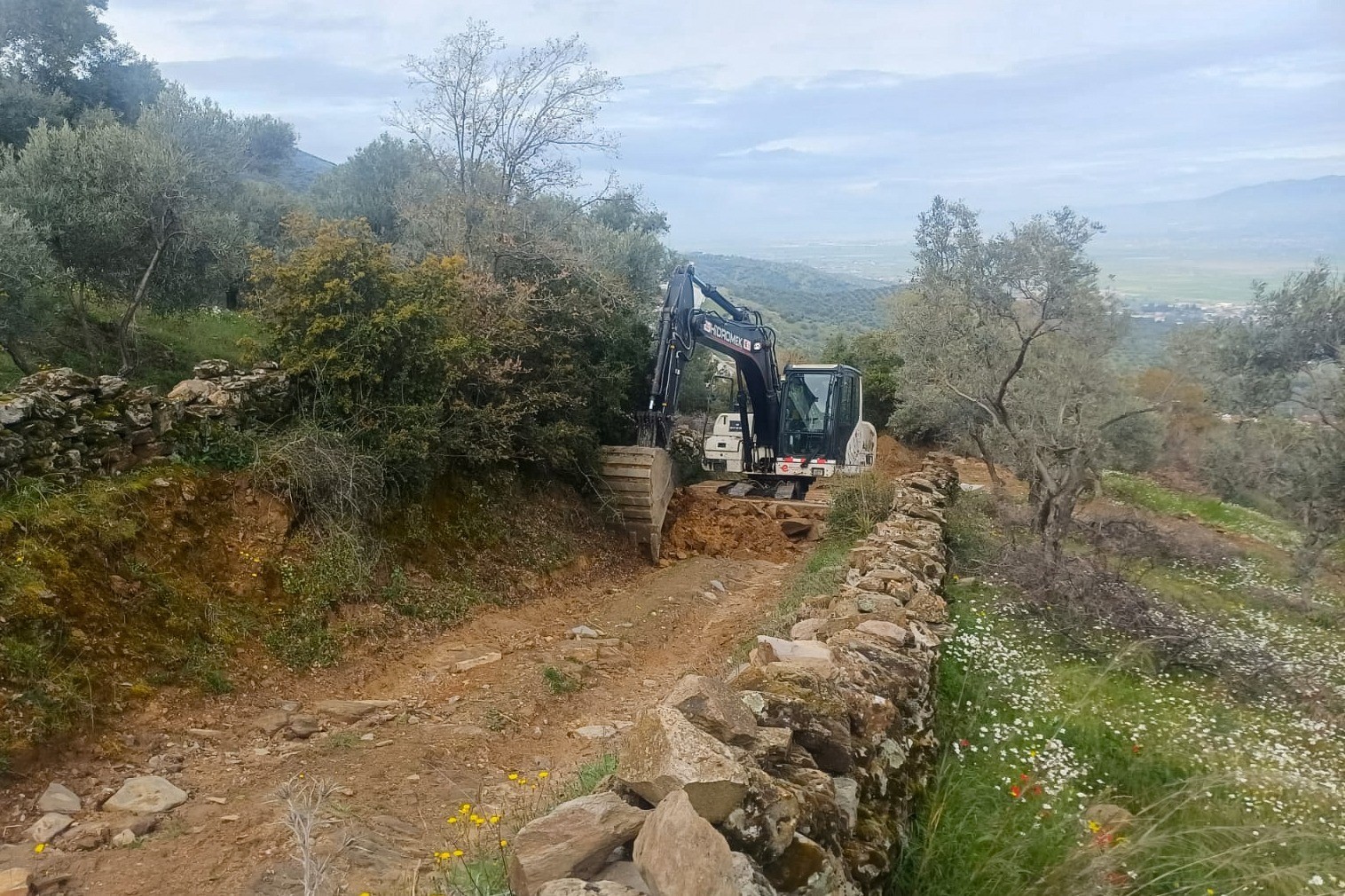 Efeler Belediyesi ulaşımdaki aksaklıkları ortadan kaldırıyor
