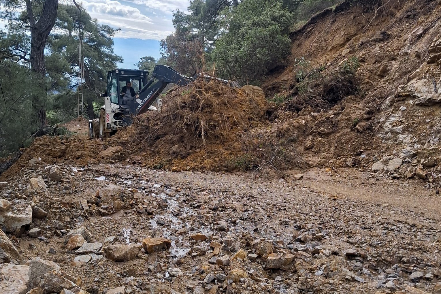 Efeler Belediyesi ulaşımdaki aksaklıkları ortadan kaldırıyor
