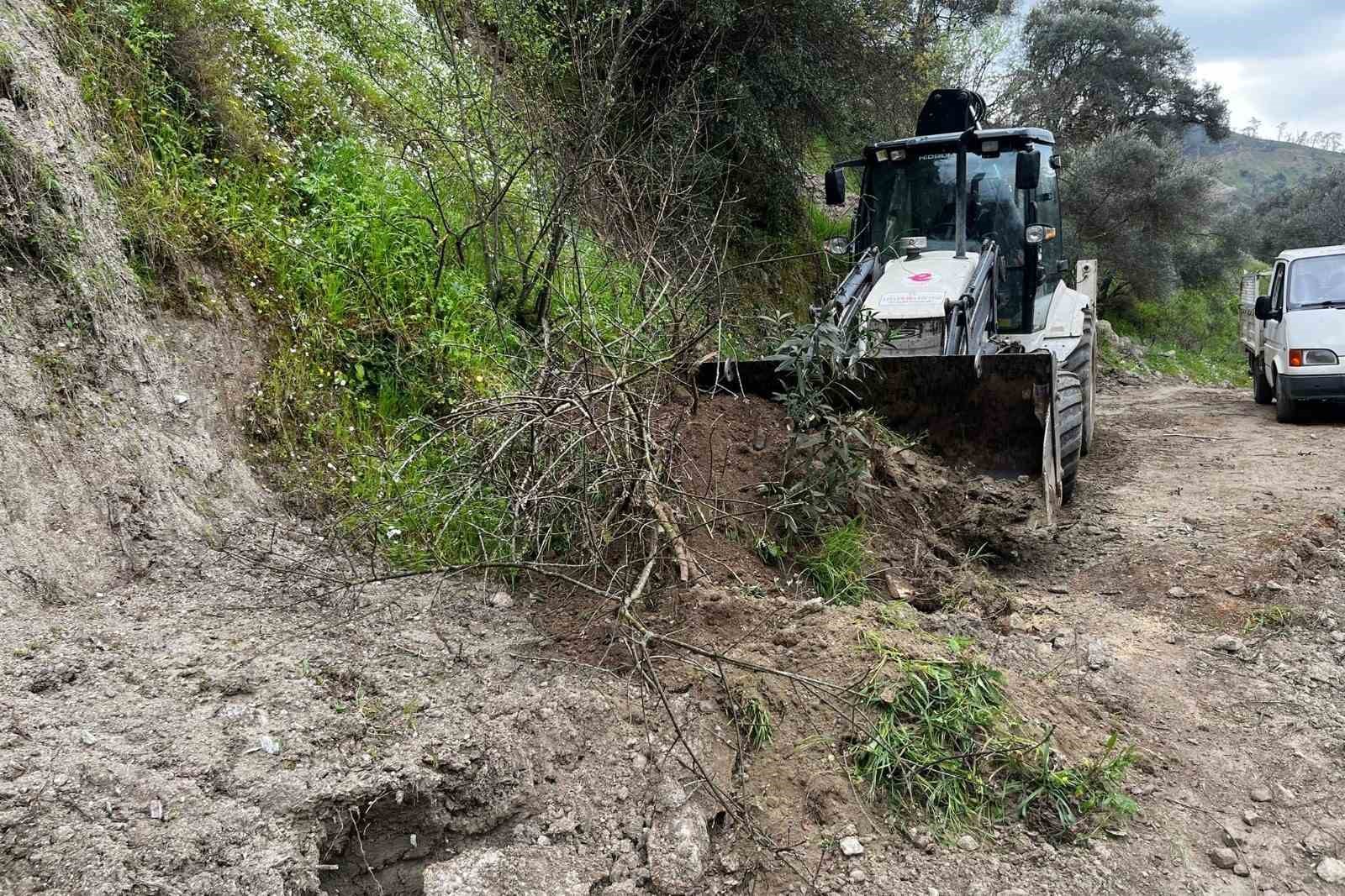 Efeler Belediyesi yol çalışmalarını sürdürüyor
