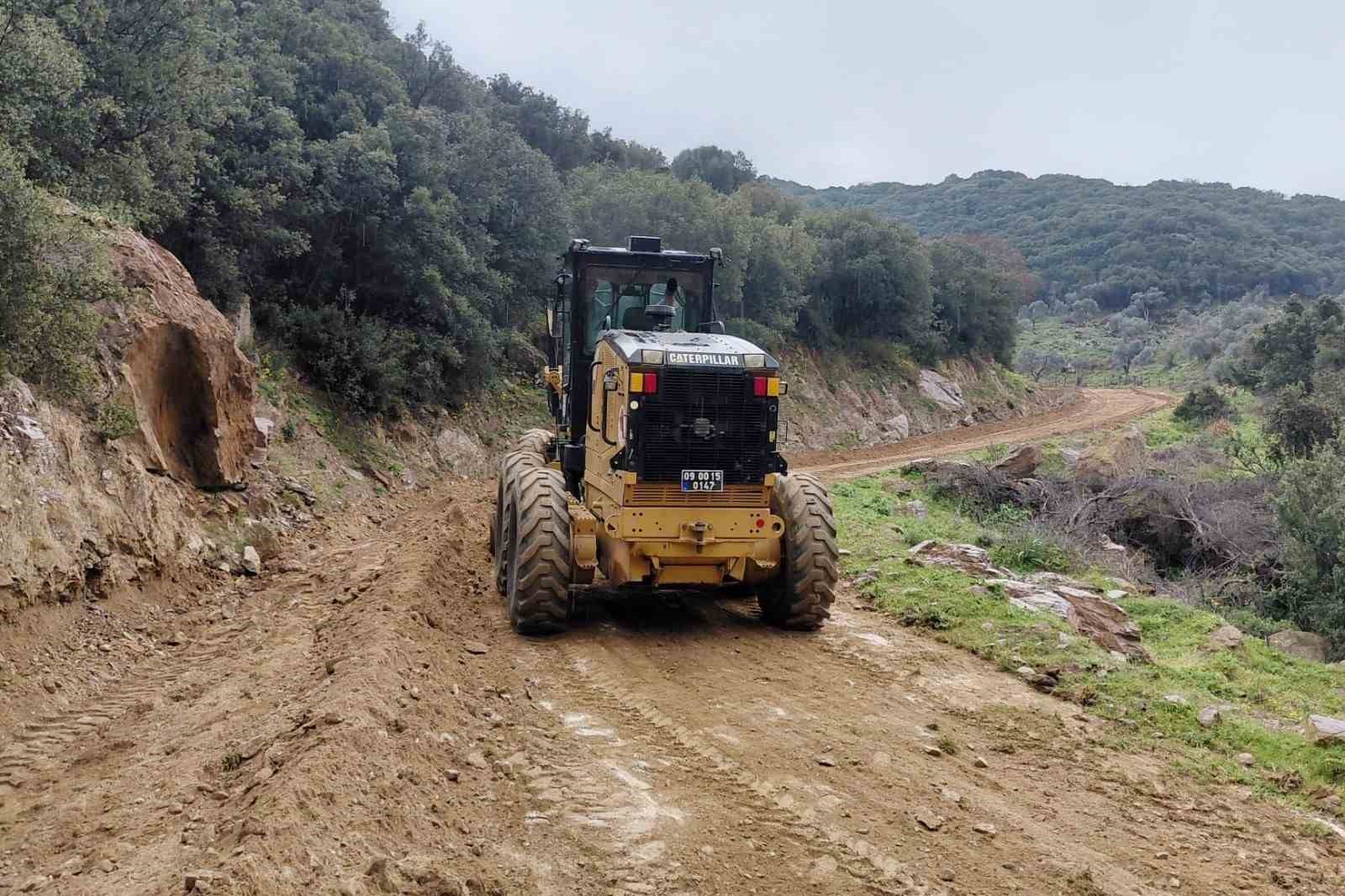 Efeler Belediyesi yol çalışmalarını sürdürüyor
