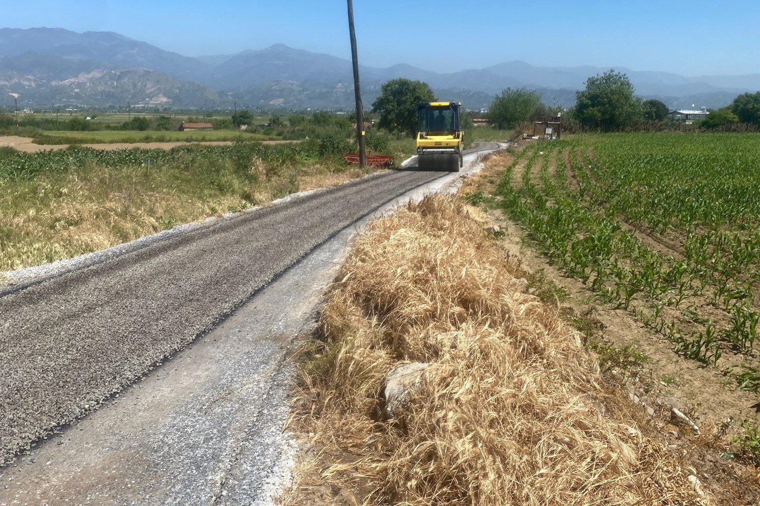 Efeler Belediyesi yol yapım ve onarım çalışmalarını sürdürüyor
