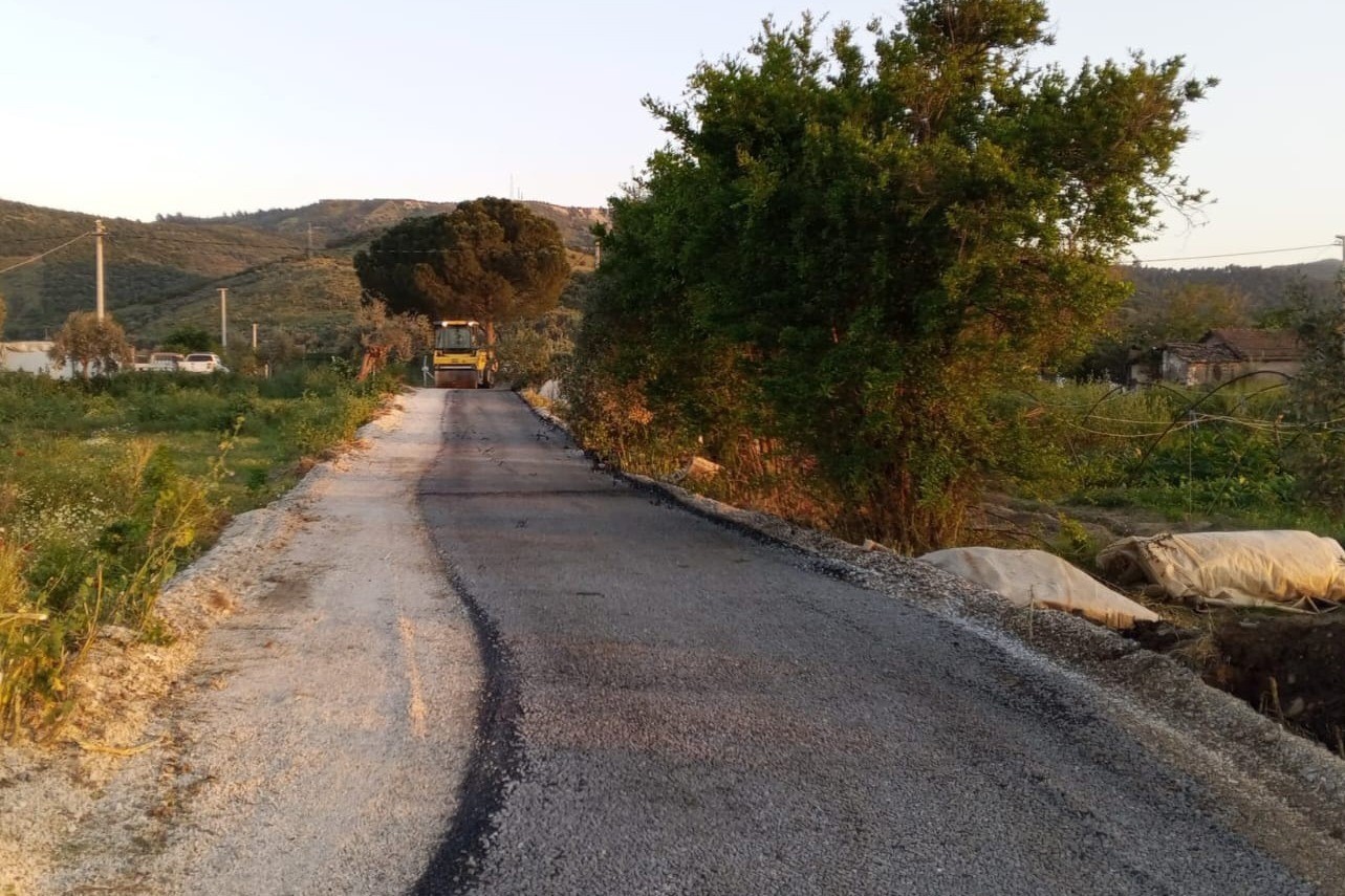 Efeler Belediyesi yol yapım ve onarım çalışmalarını sürdürüyor
