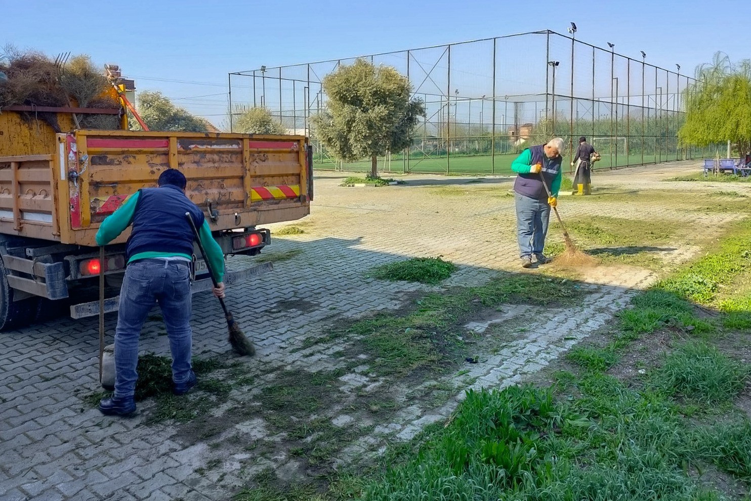 Efeler Belediyesi’nden çevre düzenlemesi
